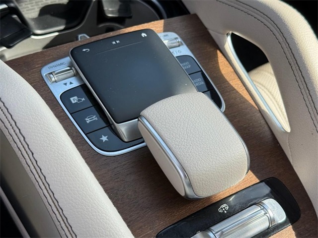 Vehicle image 18 of 27