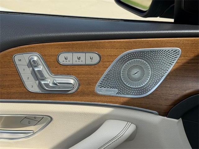 Vehicle image 23 of 27