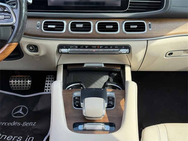 Vehicle image 16 of 27