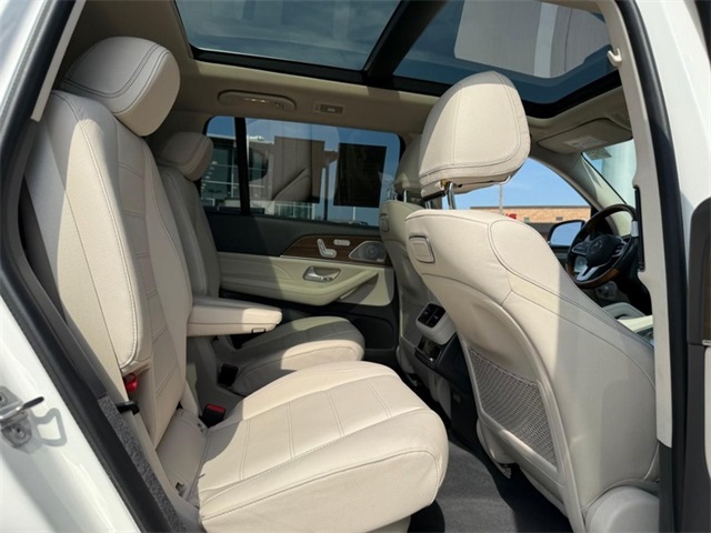 Vehicle image 11 of 27