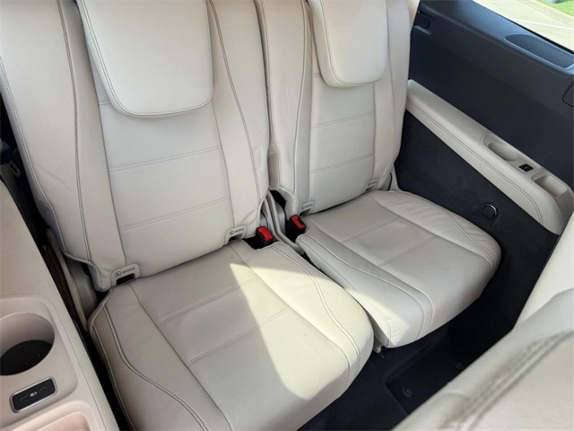 Vehicle image 10 of 27