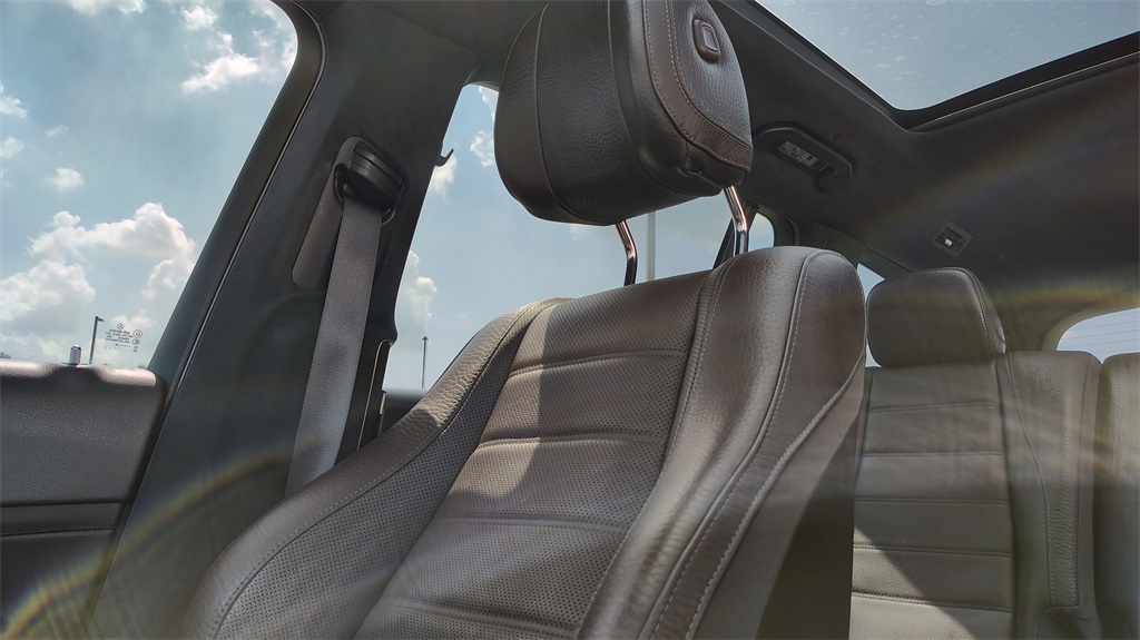 Vehicle image 11 of 46