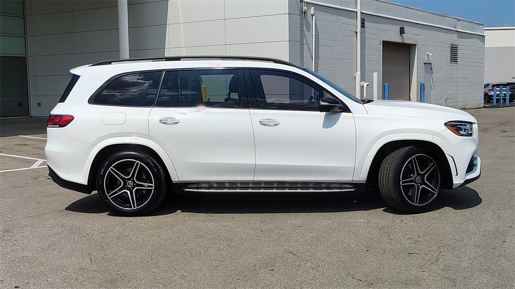 Vehicle image 4 of 46