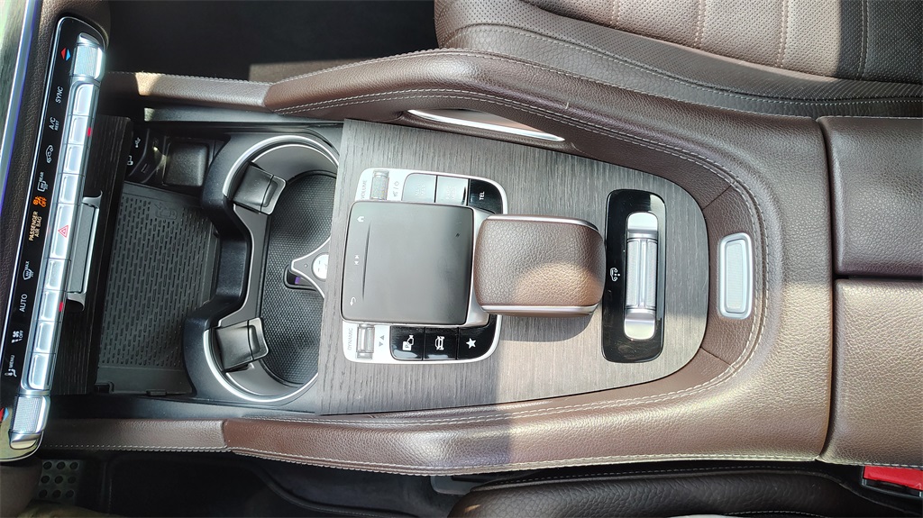Vehicle image 27 of 46