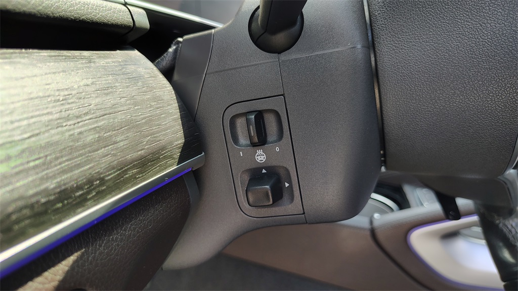 Vehicle image 37 of 46