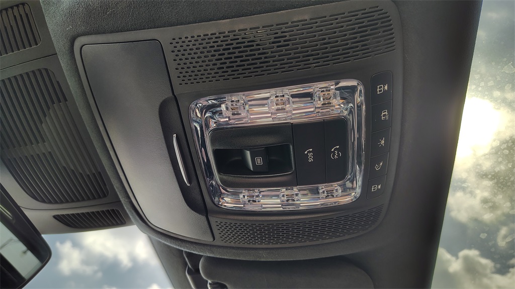 Vehicle image 33 of 46