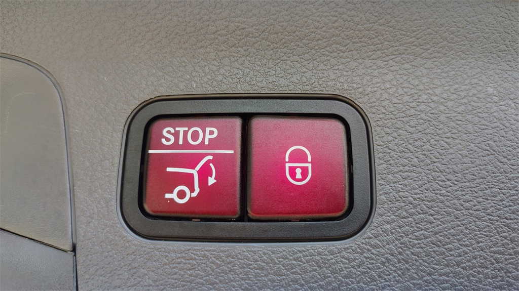 Vehicle image 44 of 46