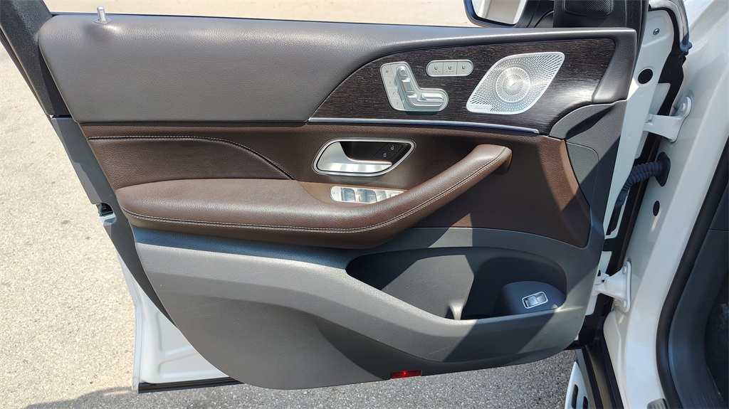 Vehicle image 29 of 46
