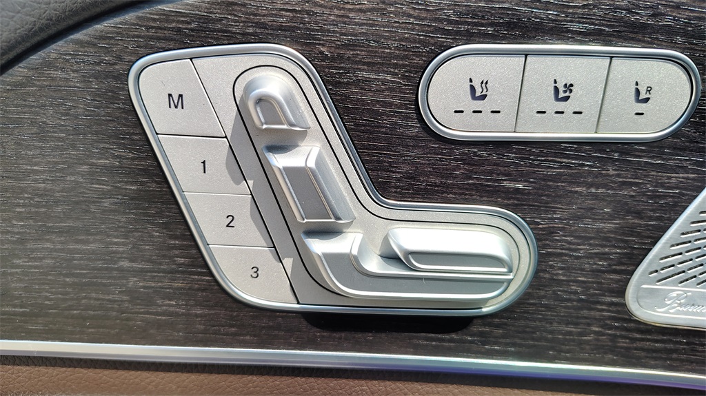 Vehicle image 31 of 46