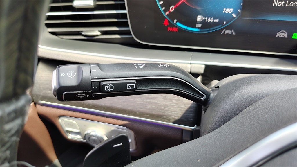 Vehicle image 43 of 46