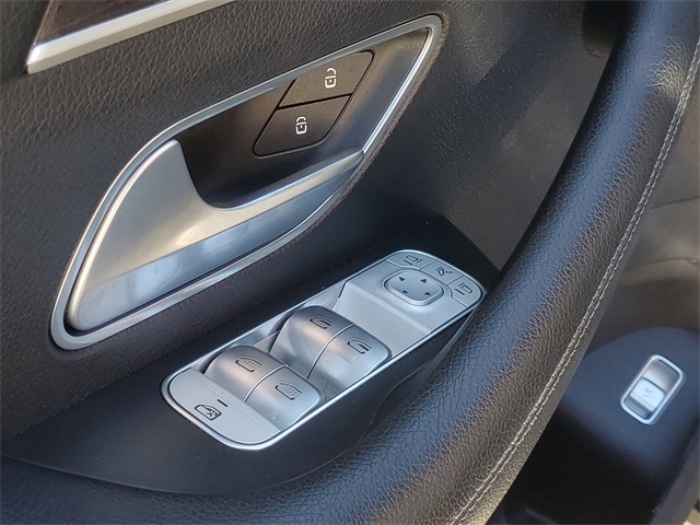 Vehicle image 26 of 39