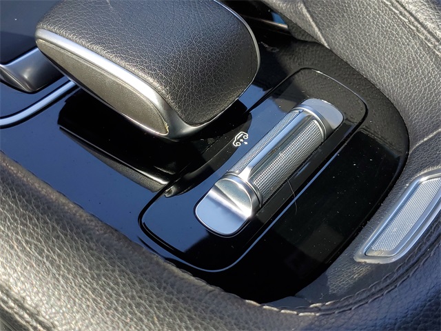 Vehicle image 36 of 39