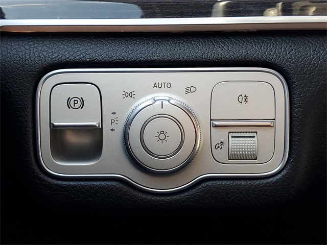 Vehicle image 23 of 39