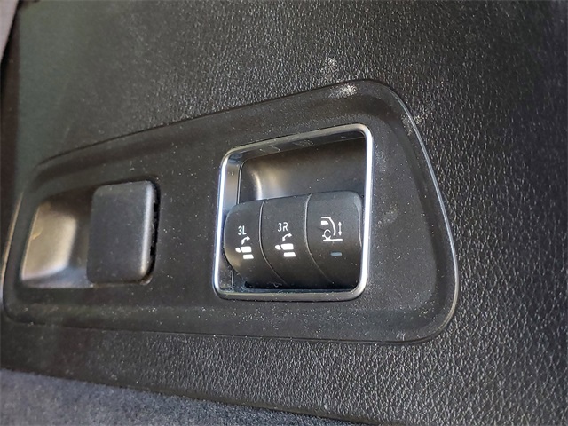 Vehicle image 25 of 39