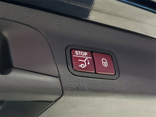 Vehicle image 33 of 39