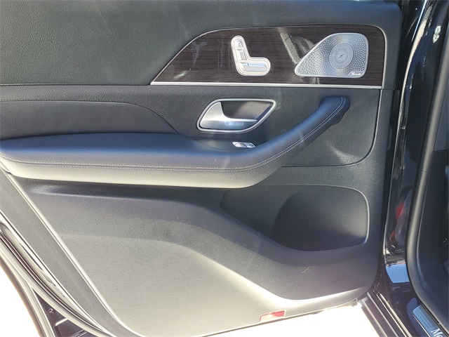 Vehicle image 21 of 39