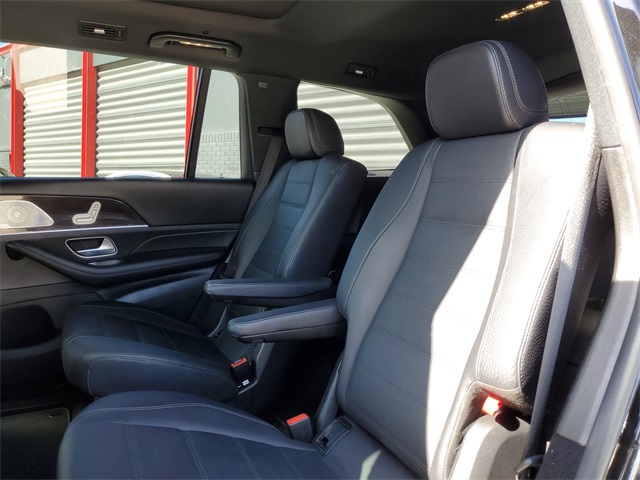 Vehicle image 9 of 39