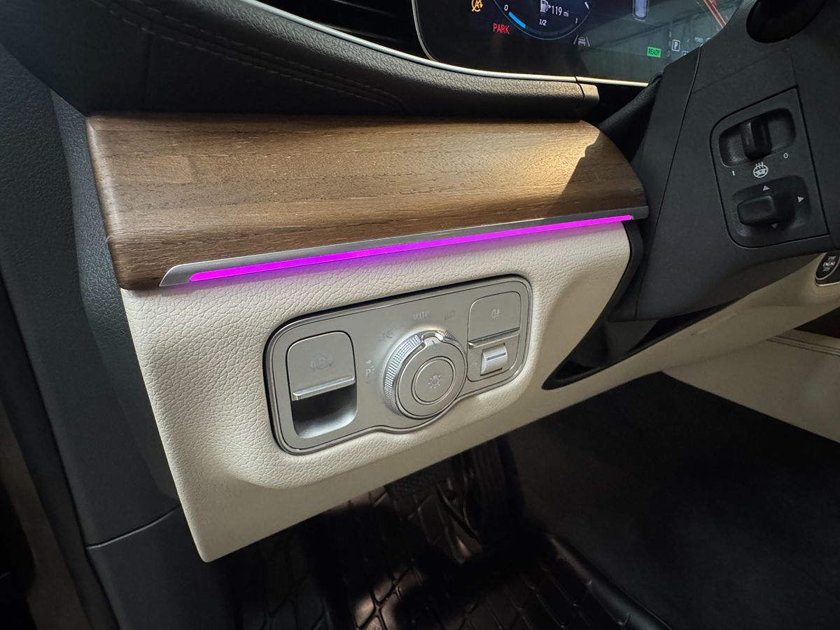 Vehicle image 47 of 49