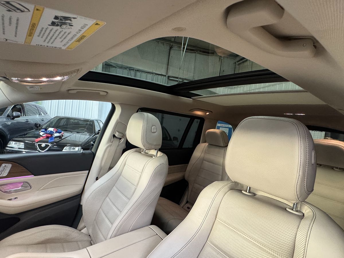 Vehicle image 17 of 49