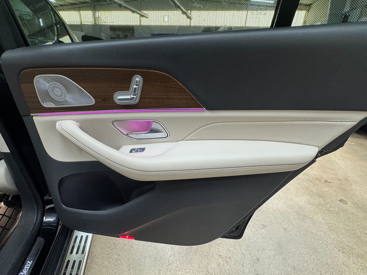 Vehicle image 35 of 49