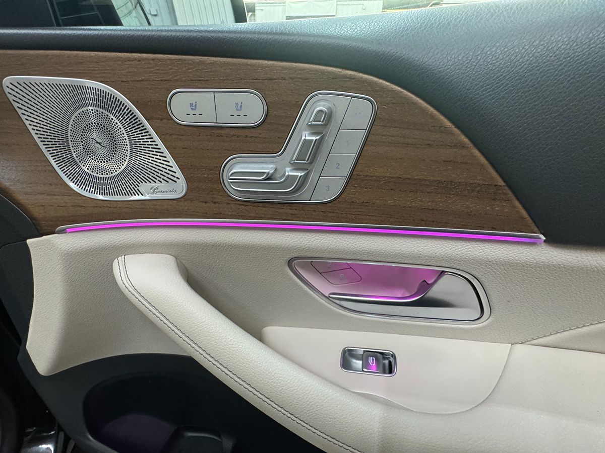 Vehicle image 21 of 49