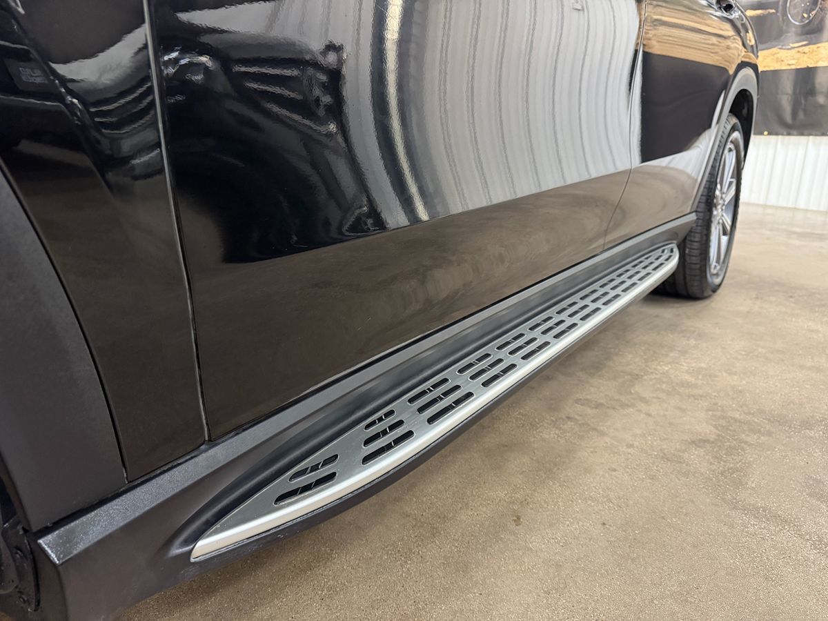 Vehicle image 46 of 49