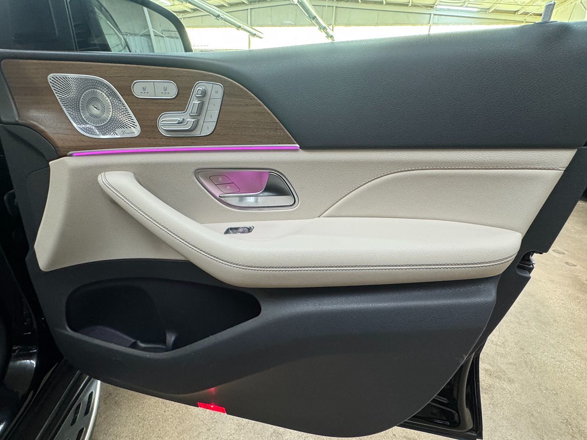 Vehicle image 34 of 49