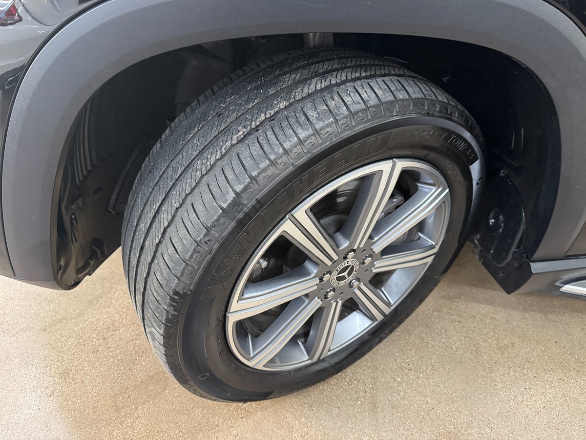 Vehicle image 8 of 49