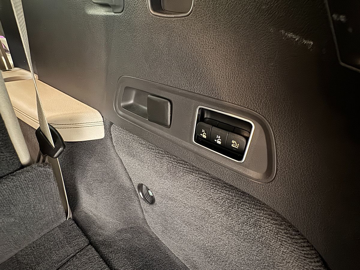 Vehicle image 36 of 49