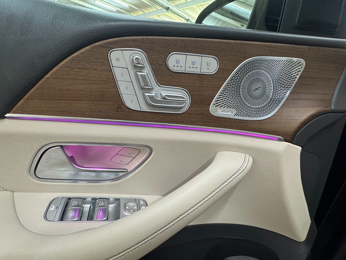 Vehicle image 43 of 49