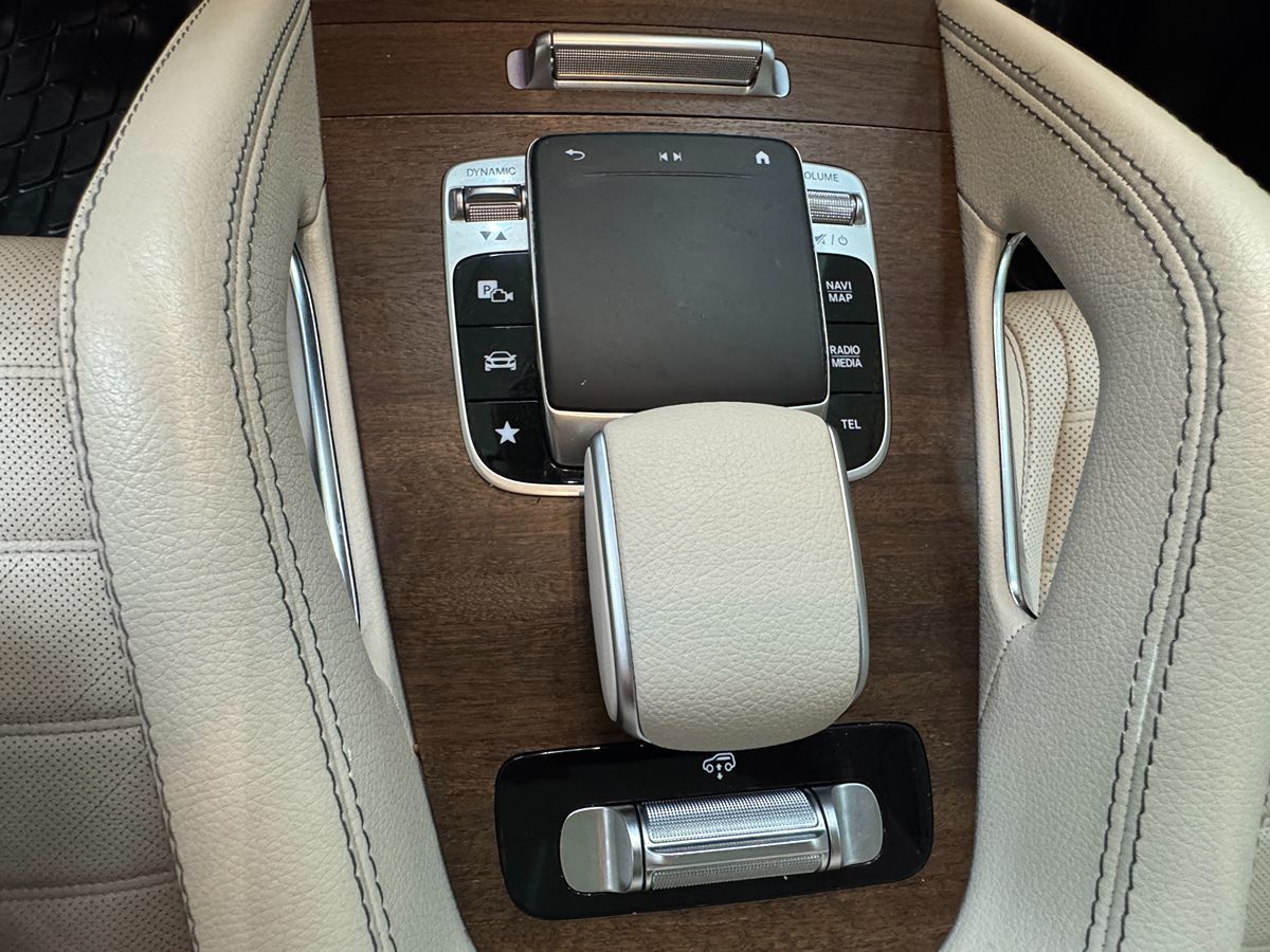 Vehicle image 37 of 49