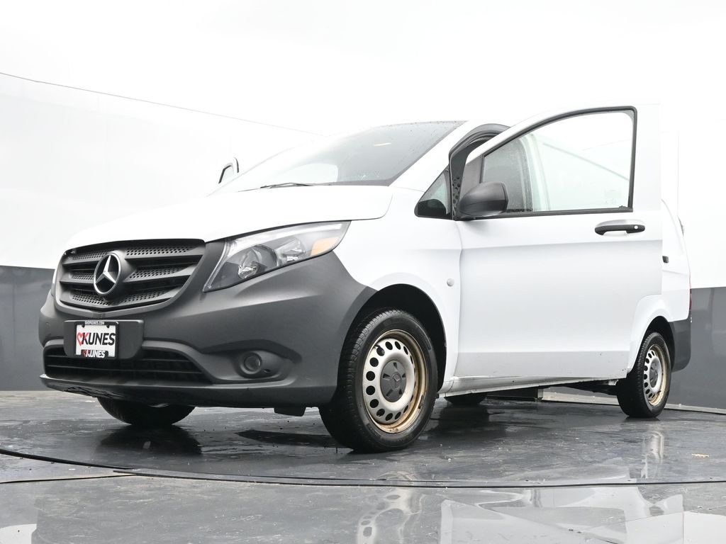 Vehicle image 4 of 58