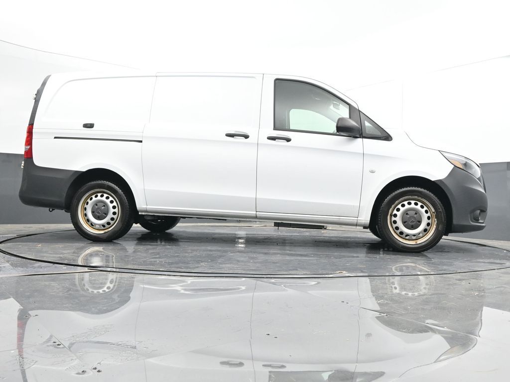 Vehicle image 21 of 58