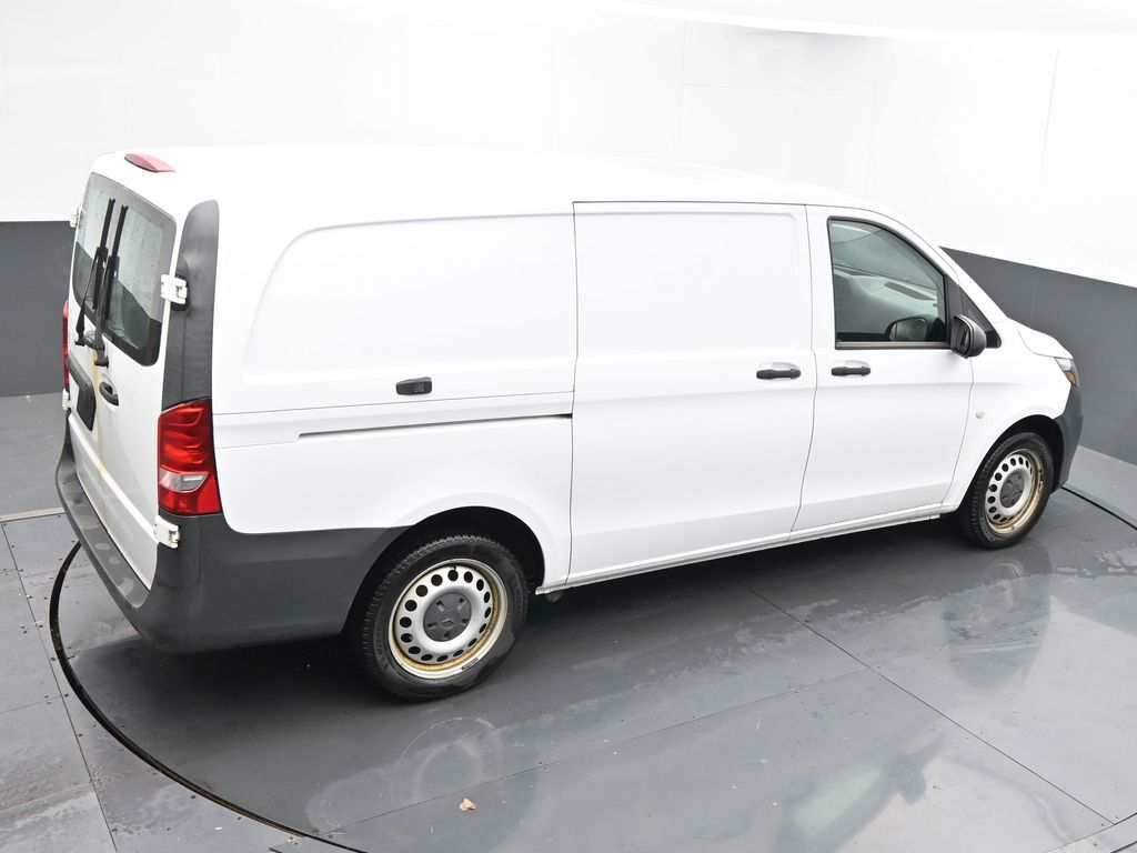 Vehicle image 27 of 58