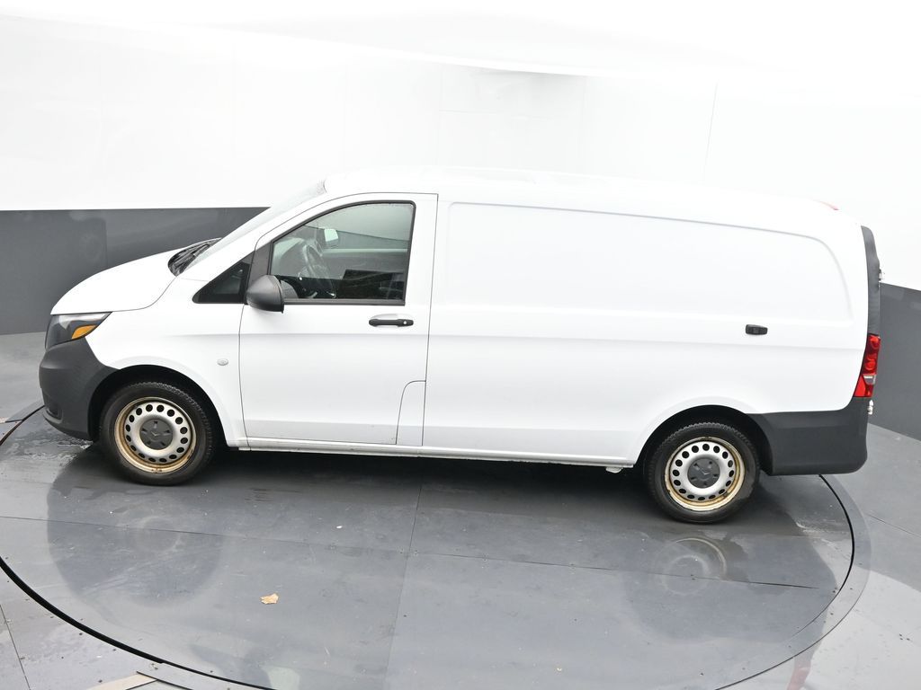 Vehicle image 41 of 58