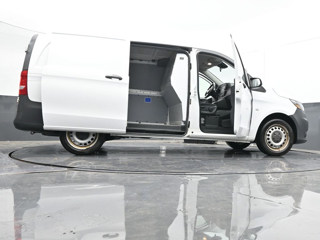 Vehicle image 25 of 58
