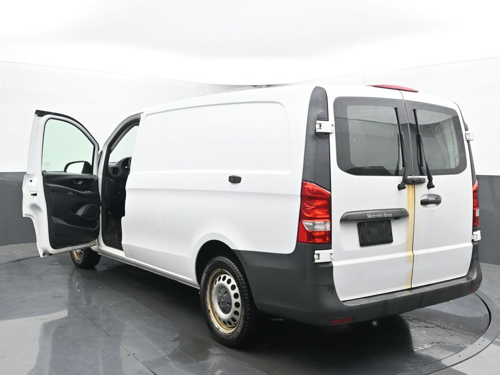 Vehicle image 35 of 58