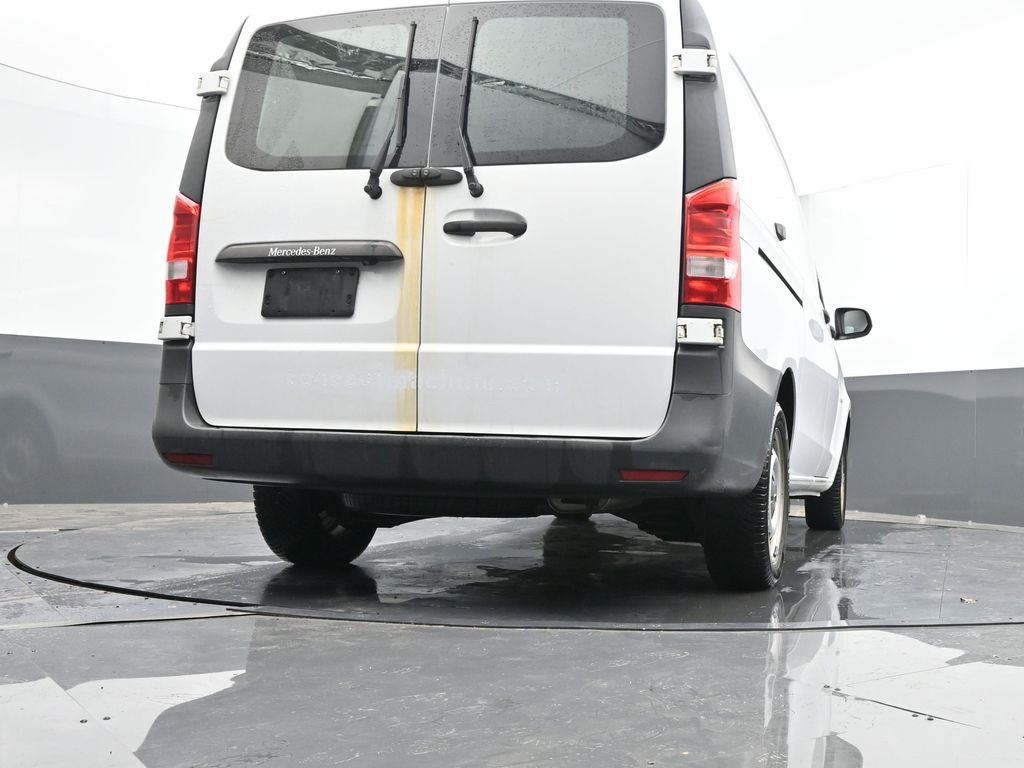 Vehicle image 32 of 58