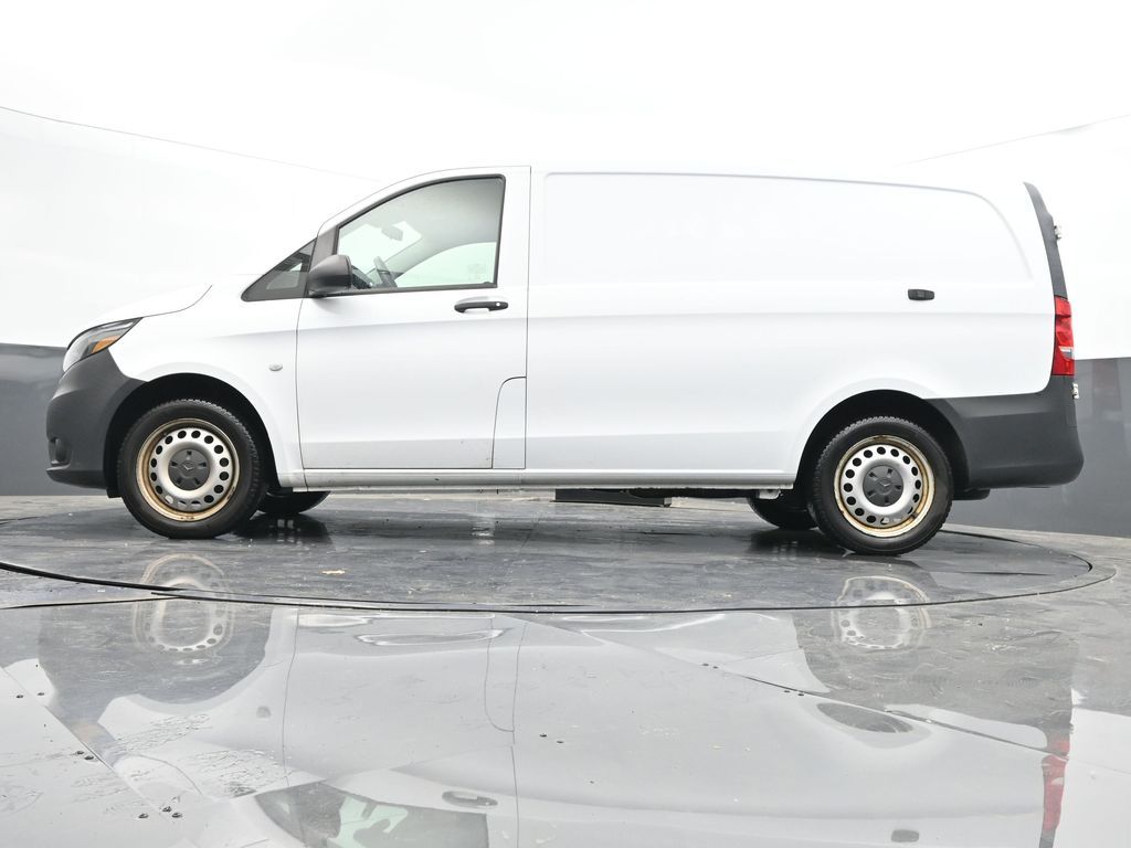 Vehicle image 40 of 58