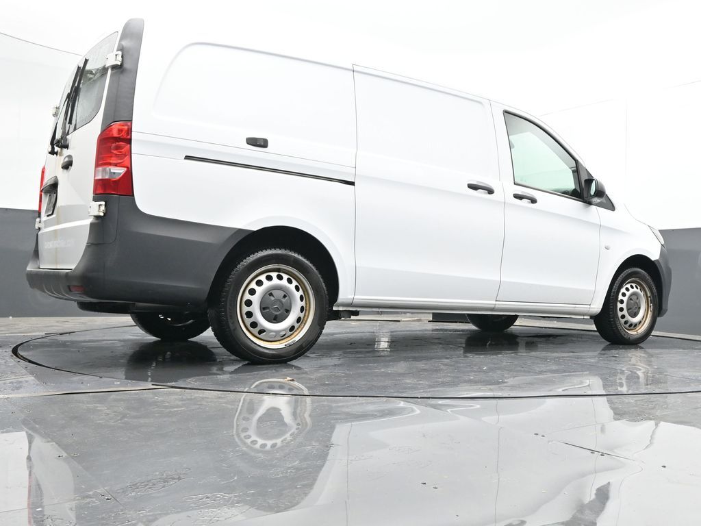 Vehicle image 31 of 58