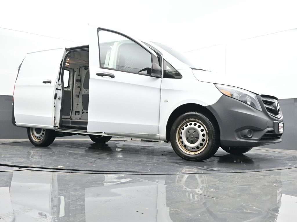 Vehicle image 11 of 58