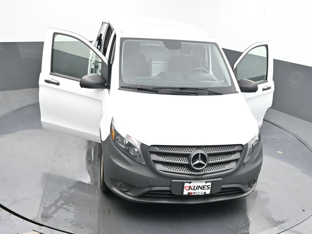 Vehicle image 15 of 58