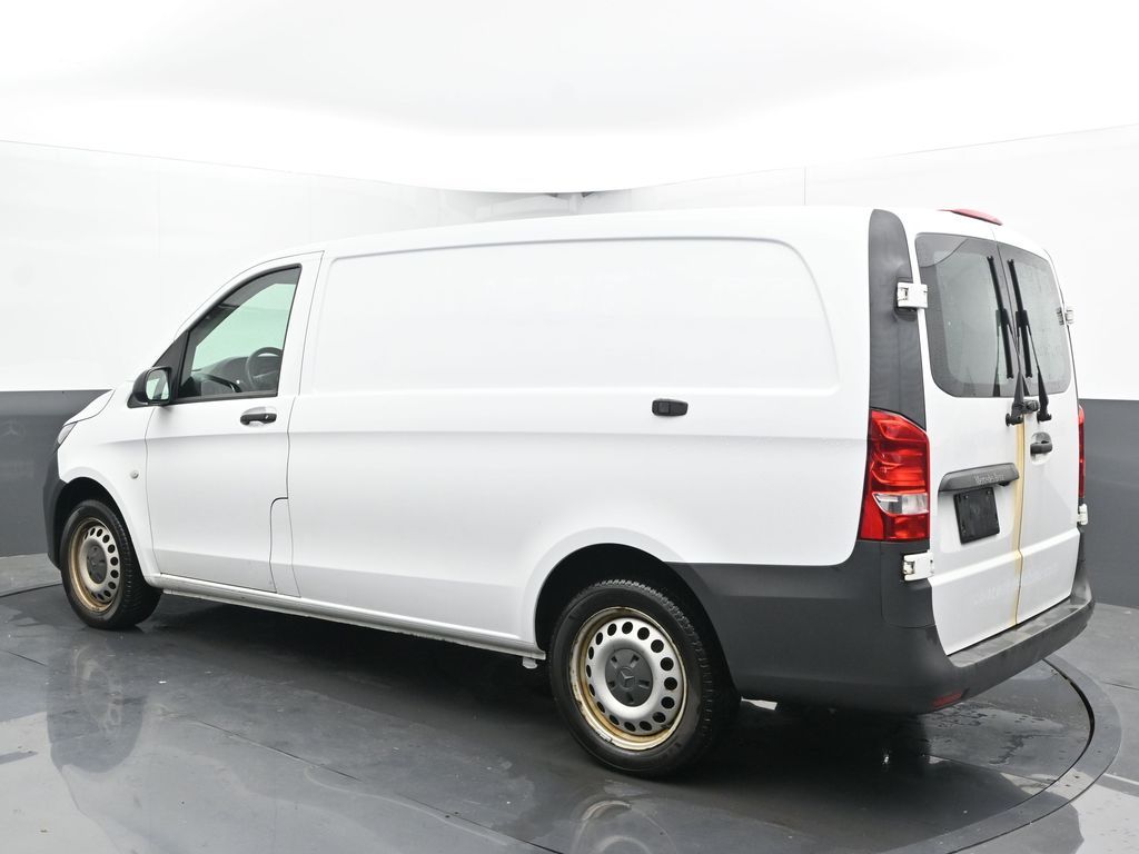 Vehicle image 37 of 58