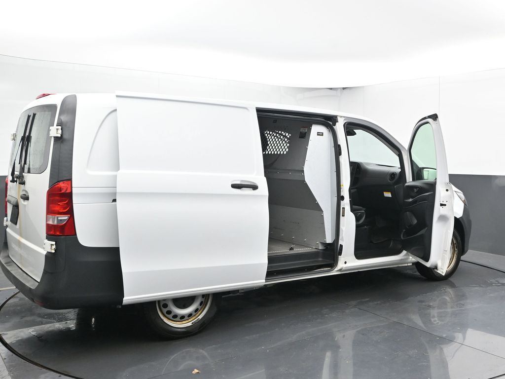 Vehicle image 52 of 58