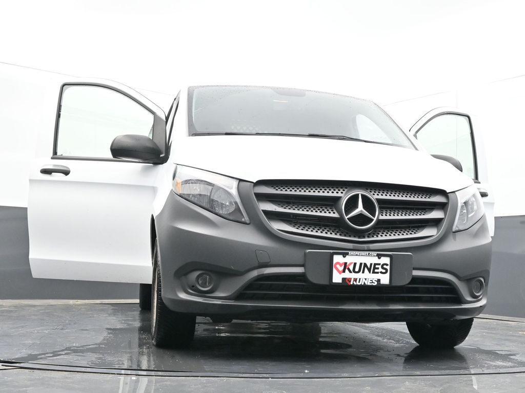 Vehicle image 17 of 58