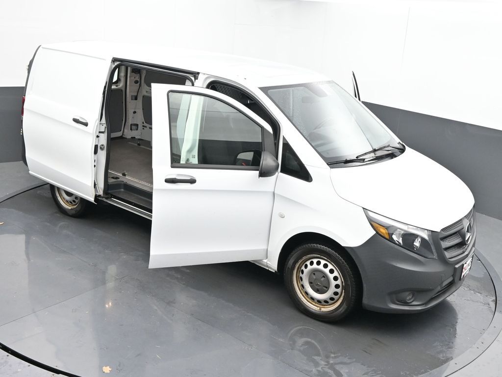 Vehicle image 14 of 58