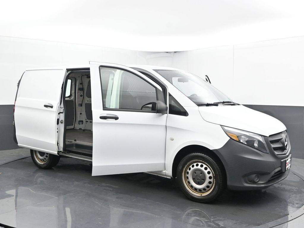 Vehicle image 16 of 58