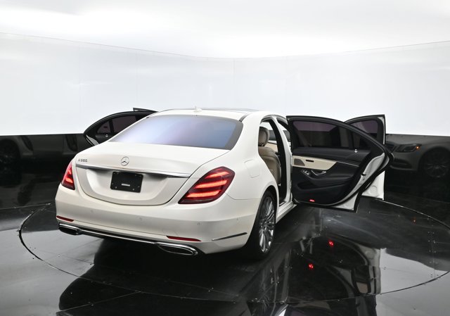 Vehicle image 21 of 41