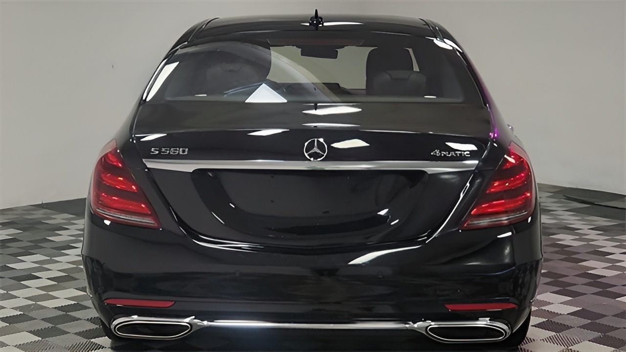 Vehicle image 33 of 34
