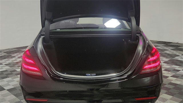 Vehicle image 21 of 34
